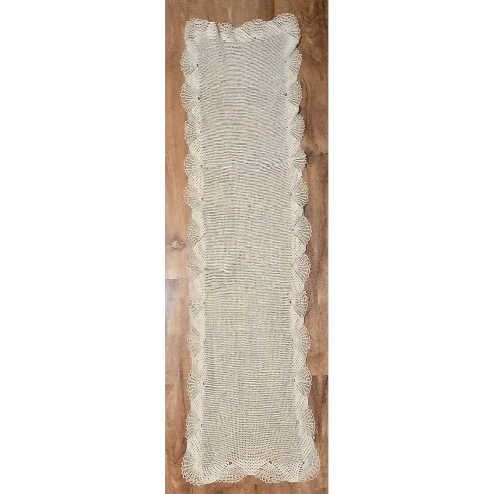 Handmade‎ Crochet Table Runner Beige Scalloped Lace Trim 60x16 Vintage Farmhouse